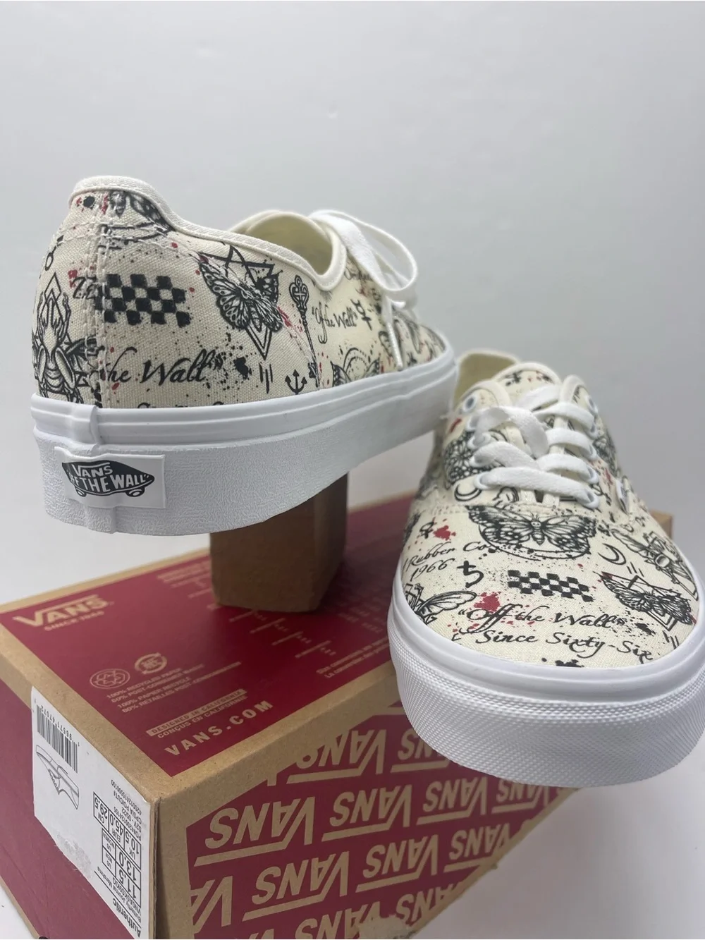 Vans Men’s Autentic Butterfly Journal Marshmallow
VN0A5KS9KIG Sneakers
Tattoo - Picture 6 of 16